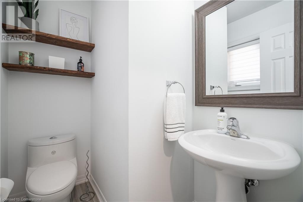 Photo 36 of 80 Montreal Circle, Stoney Creek ON