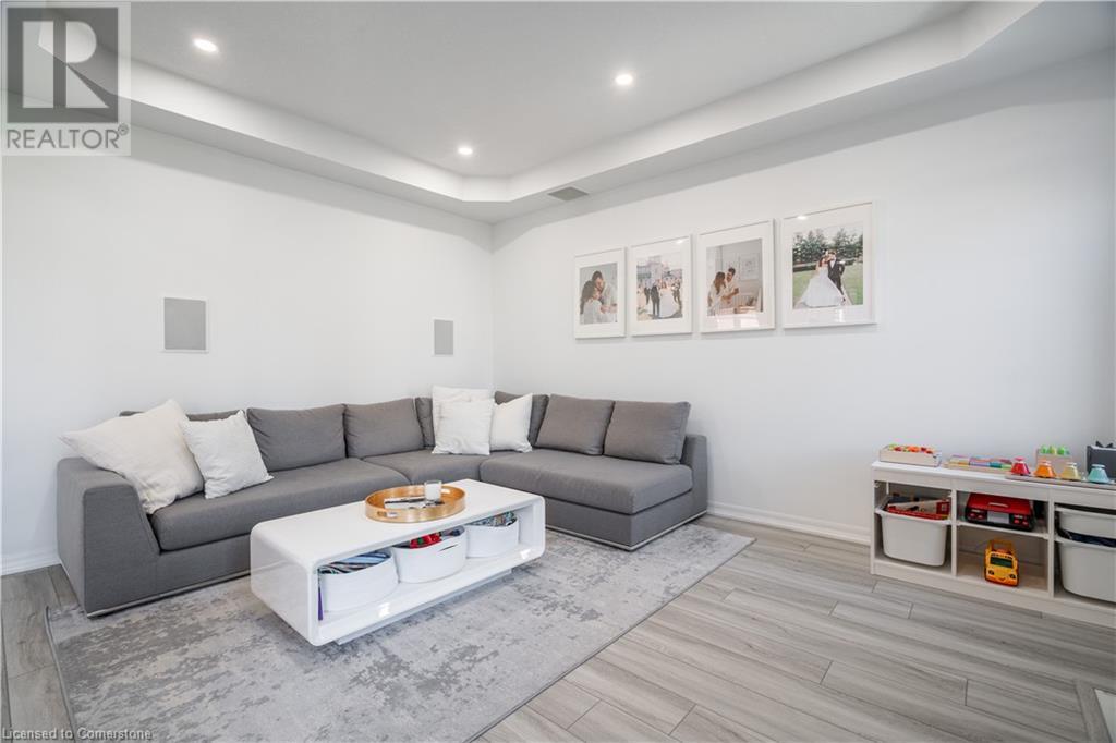 Photo 12 of 80 Montreal Circle, Stoney Creek ON