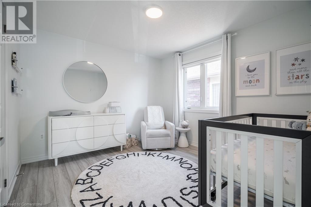 Photo 13 of 80 Montreal Circle, Stoney Creek ON