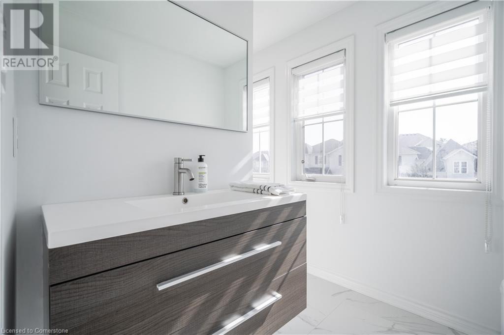 Photo 20 of 80 Montreal Circle, Stoney Creek ON