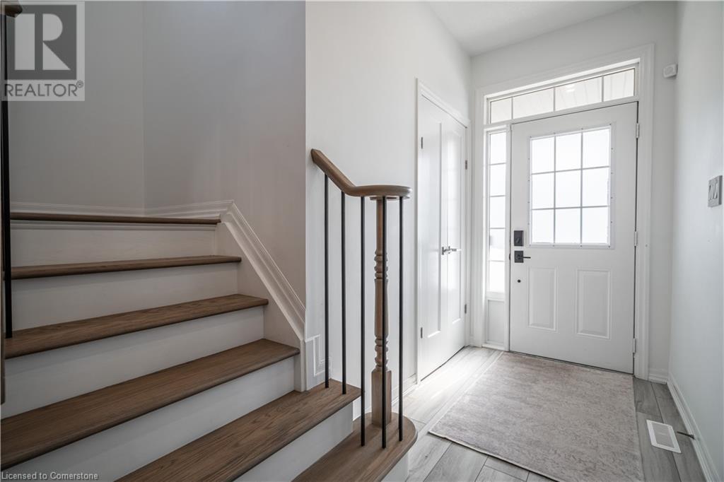 Photo 5 of 80 Montreal Circle, Stoney Creek ON