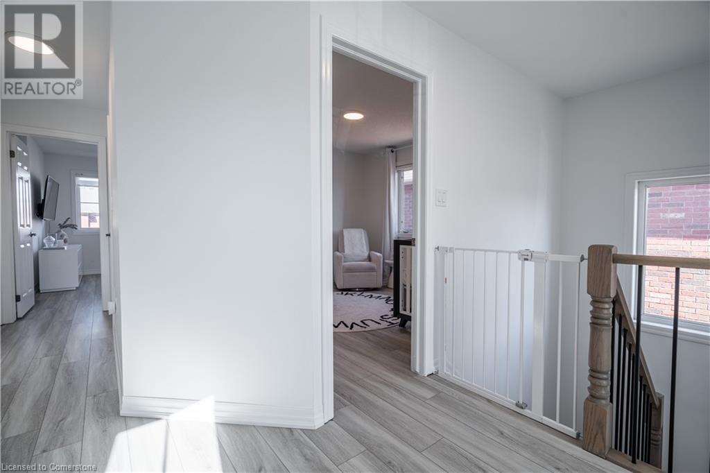 Photo 4 of 80 Montreal Circle, Stoney Creek ON