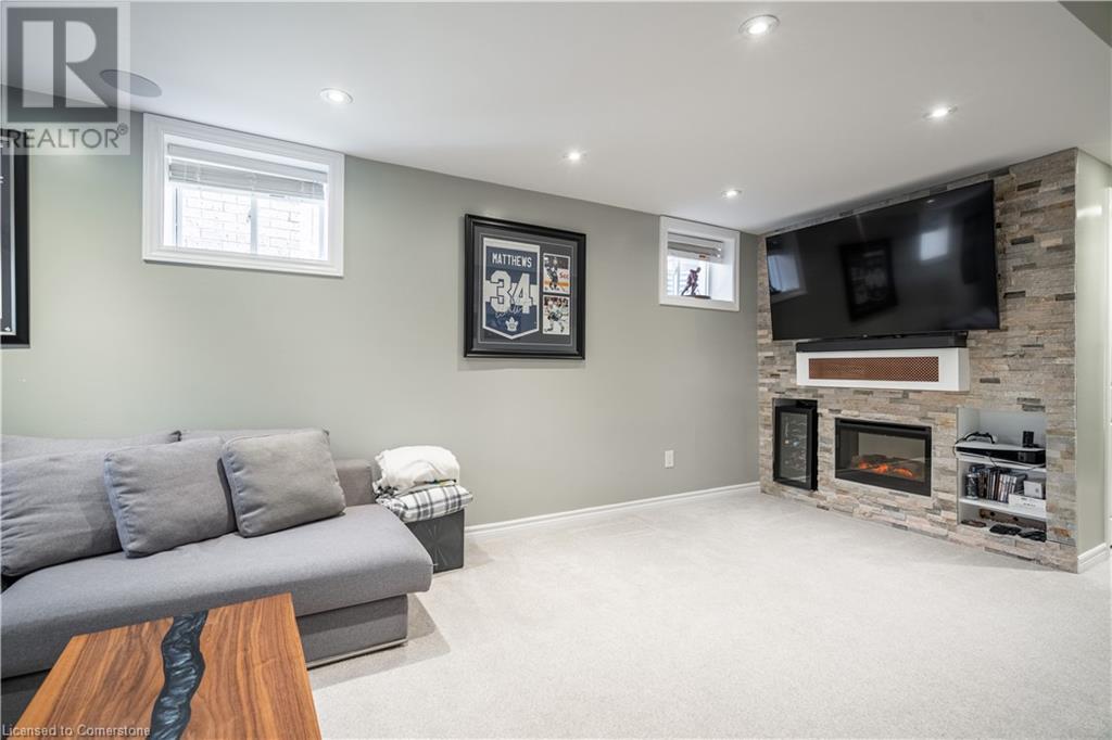Photo 42 of 80 Montreal Circle, Stoney Creek ON
