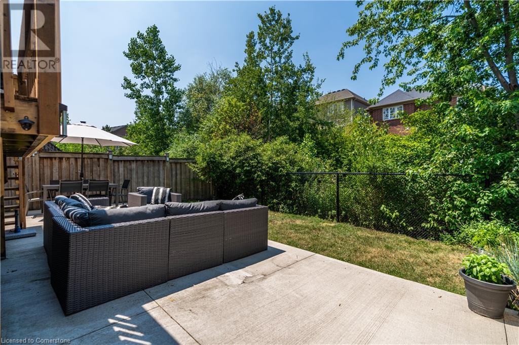 Photo 25 of 80 Montreal Circle, Stoney Creek ON