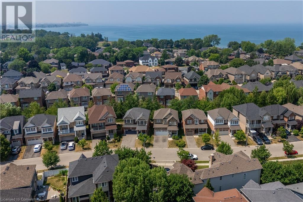 Photo 35 of 80 Montreal Circle, Stoney Creek ON