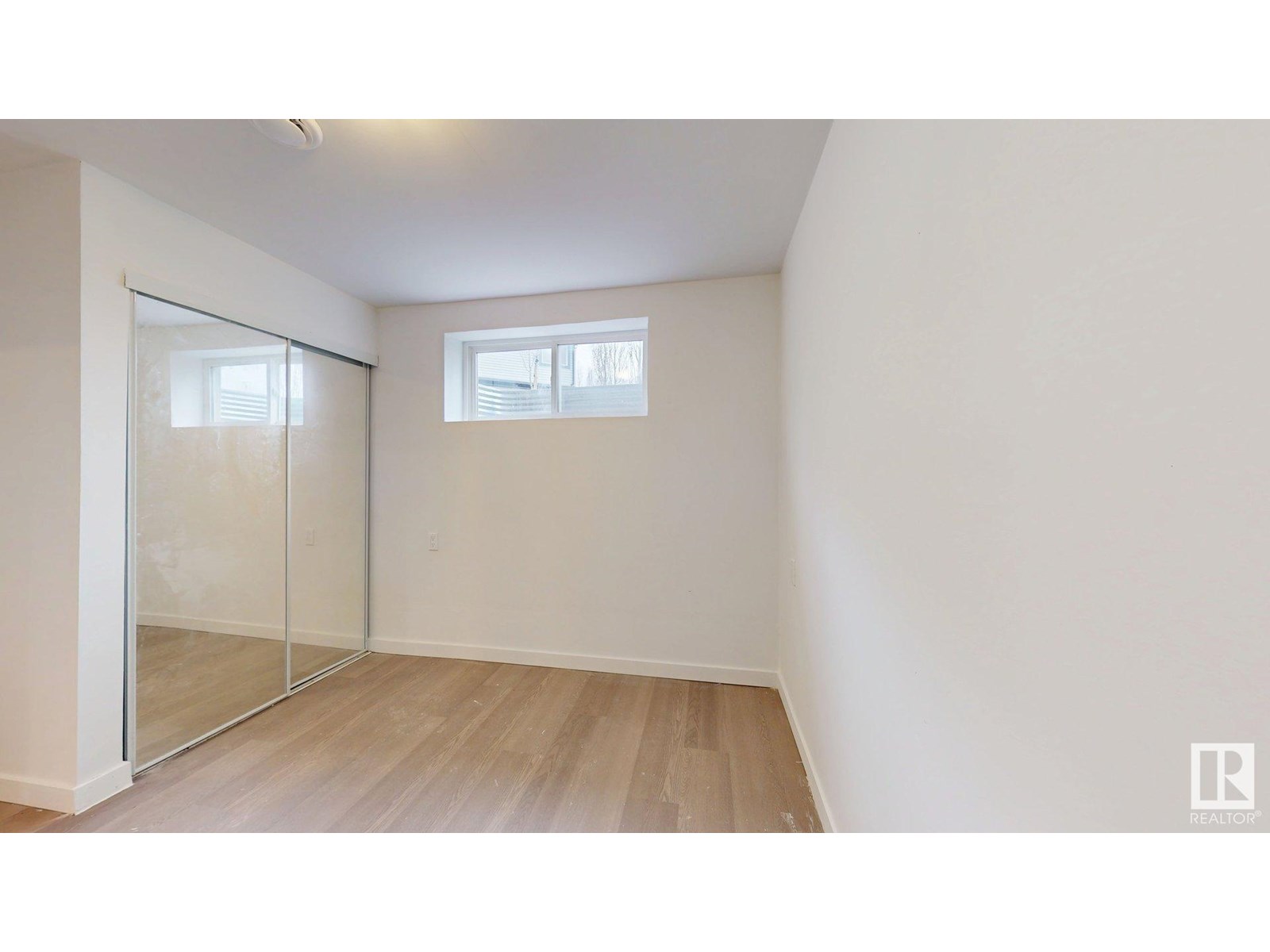 Photo 10 of 5440 1 A Av Sw, Edmonton AB