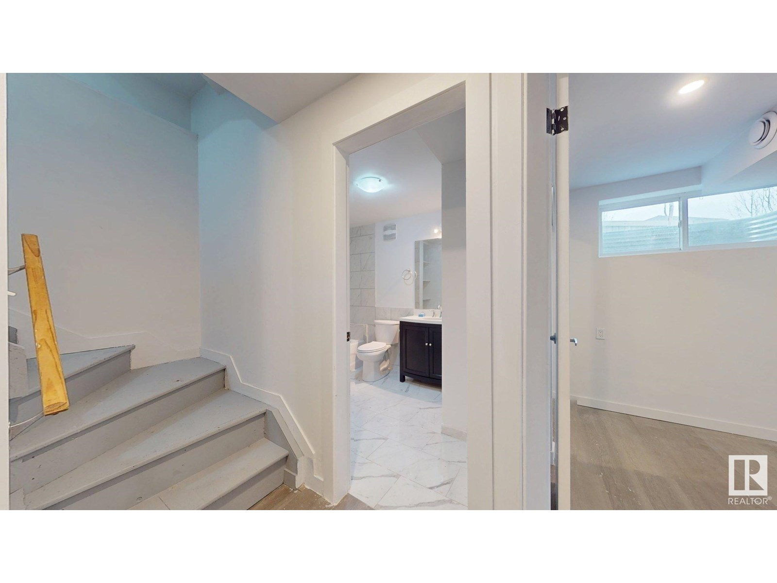 Photo 16 of 5440 1 A Av Sw, Edmonton AB