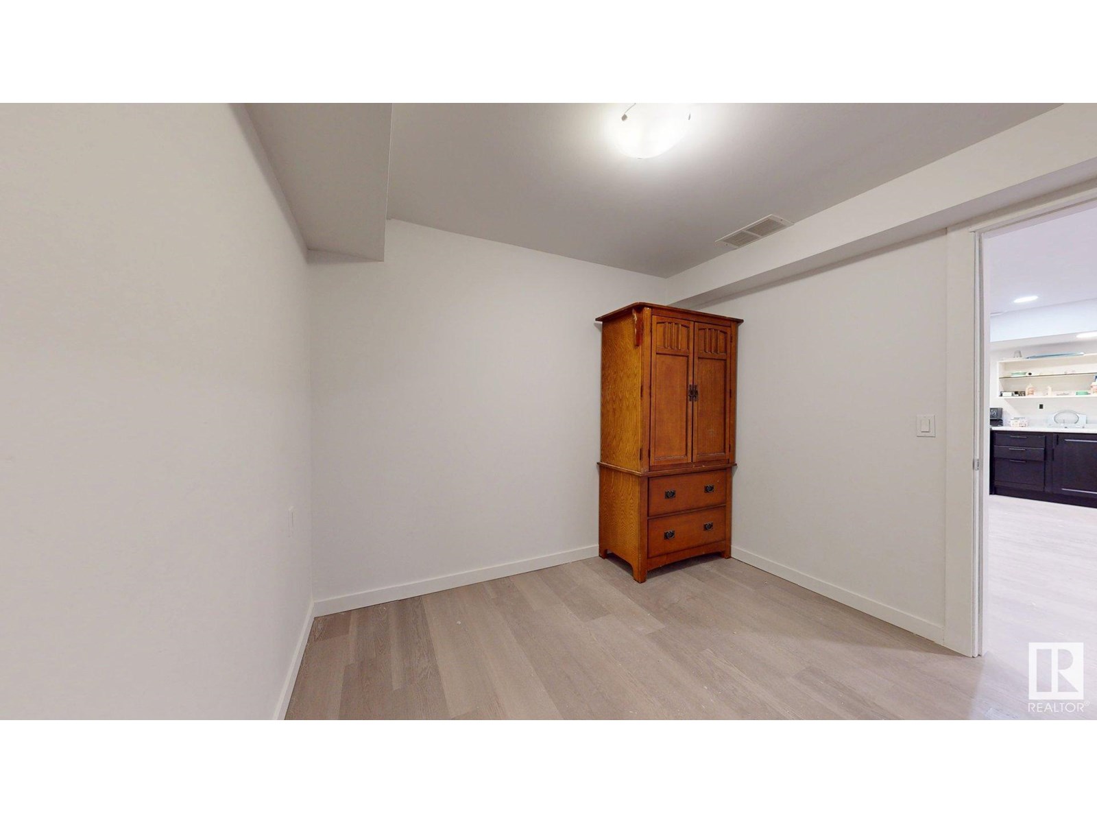 Photo 12 of 5440 1 A Av Sw, Edmonton AB