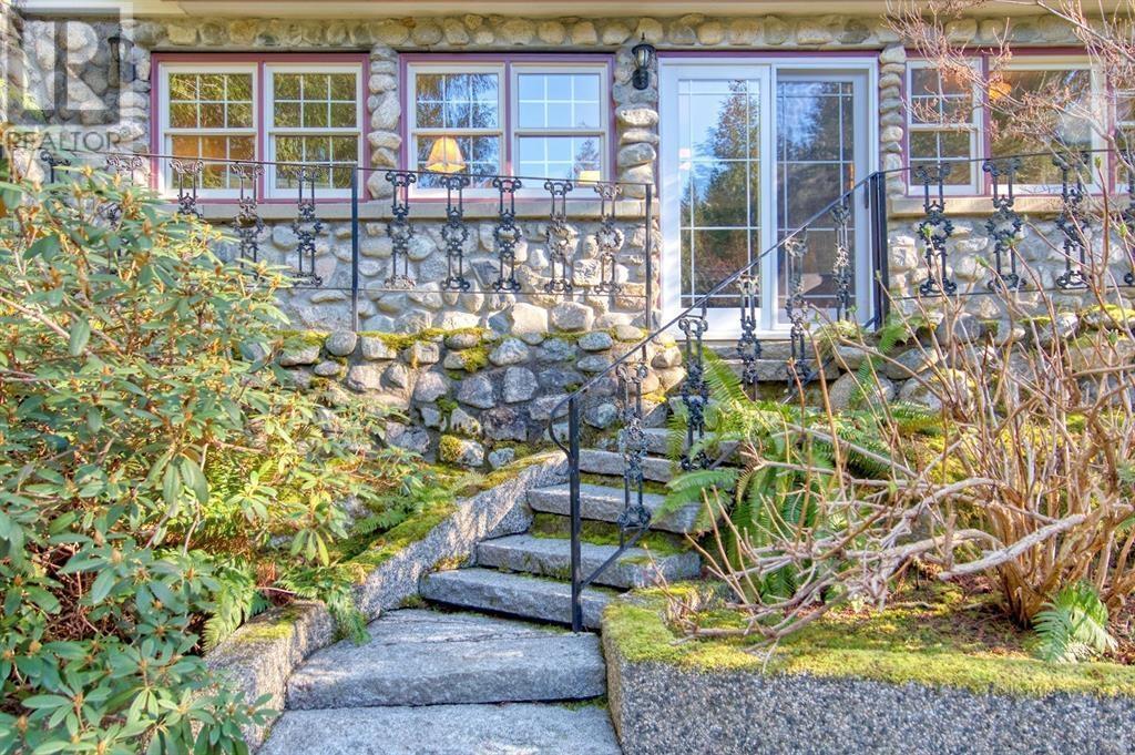 5479-5487 BROOKS ROAD, Halfmoon Bay