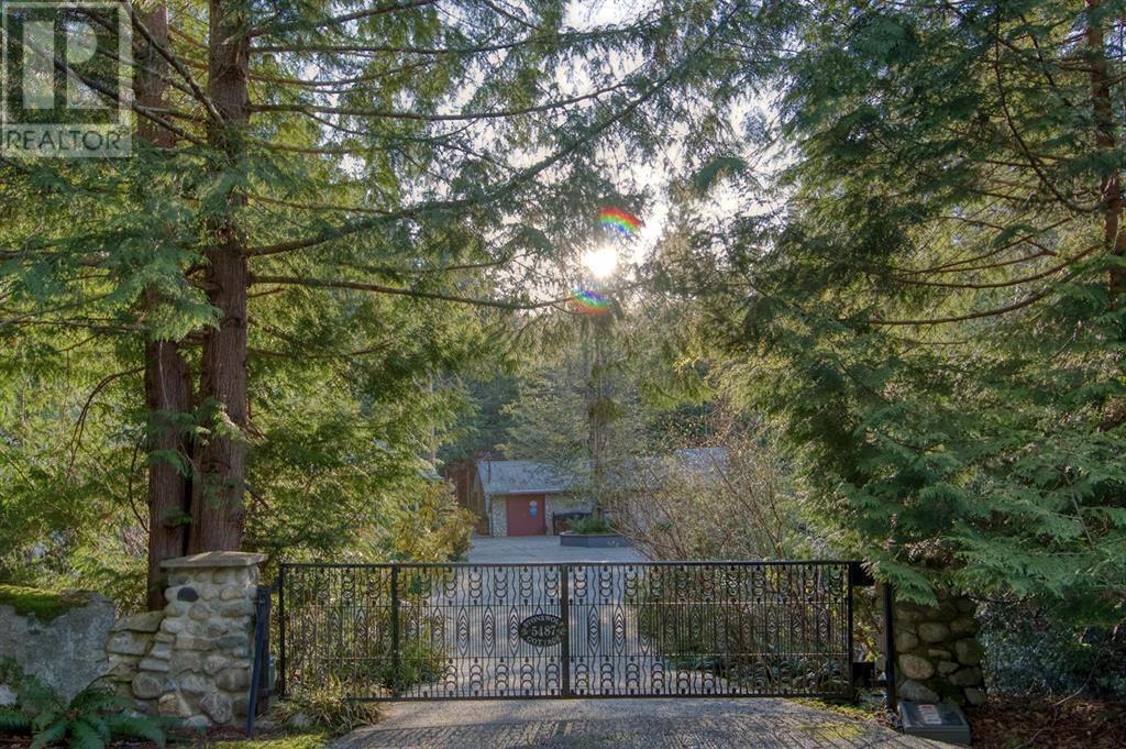 5479-5487 BROOKS ROAD, Halfmoon Bay
