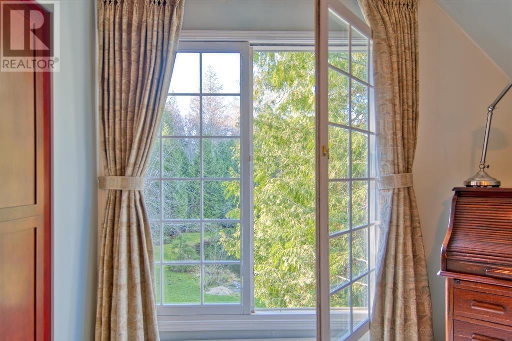 5479-5487 BROOKS ROAD, Halfmoon Bay