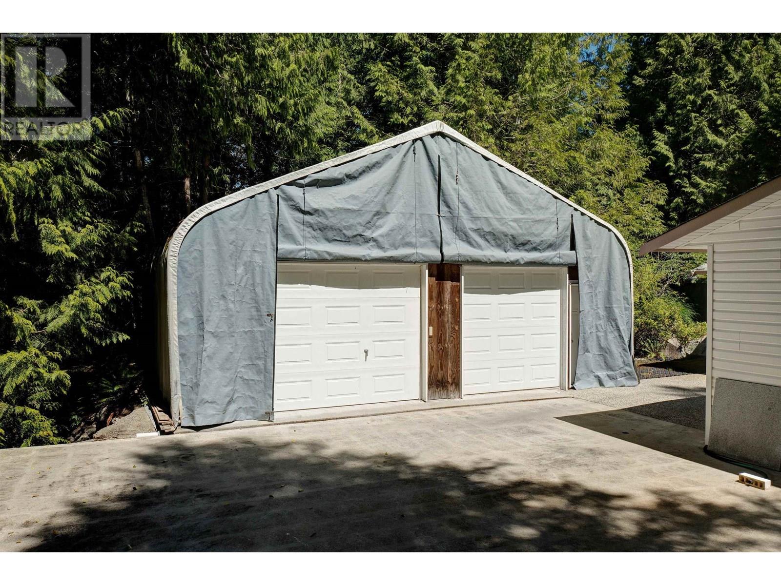 5479-5487 BROOKS ROAD, Halfmoon Bay