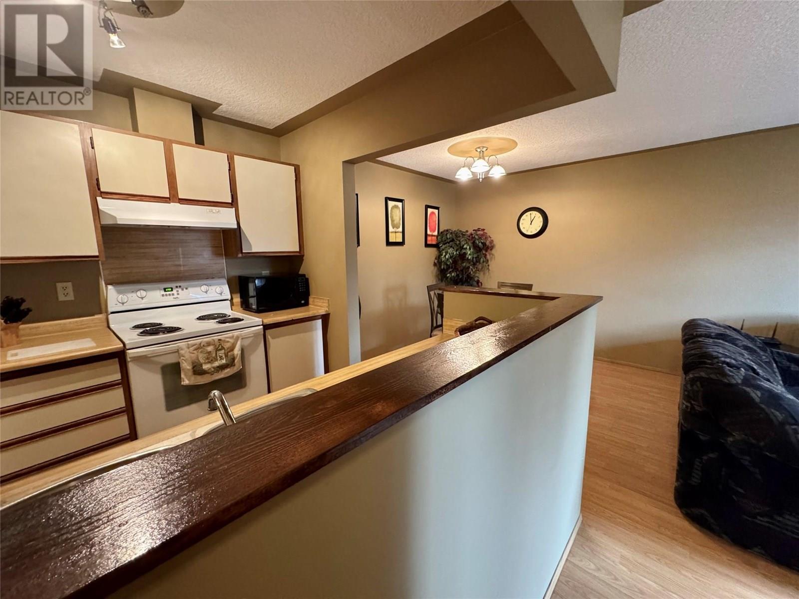 108 Spruce Avenue Unit# 206, Tumbler Ridge
