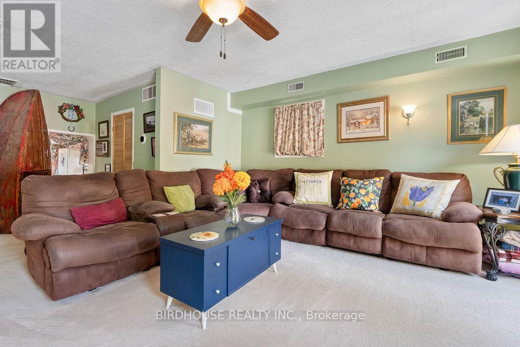 Photo 32 of 37 39 Sussex Street N, Kawartha Lakes ON