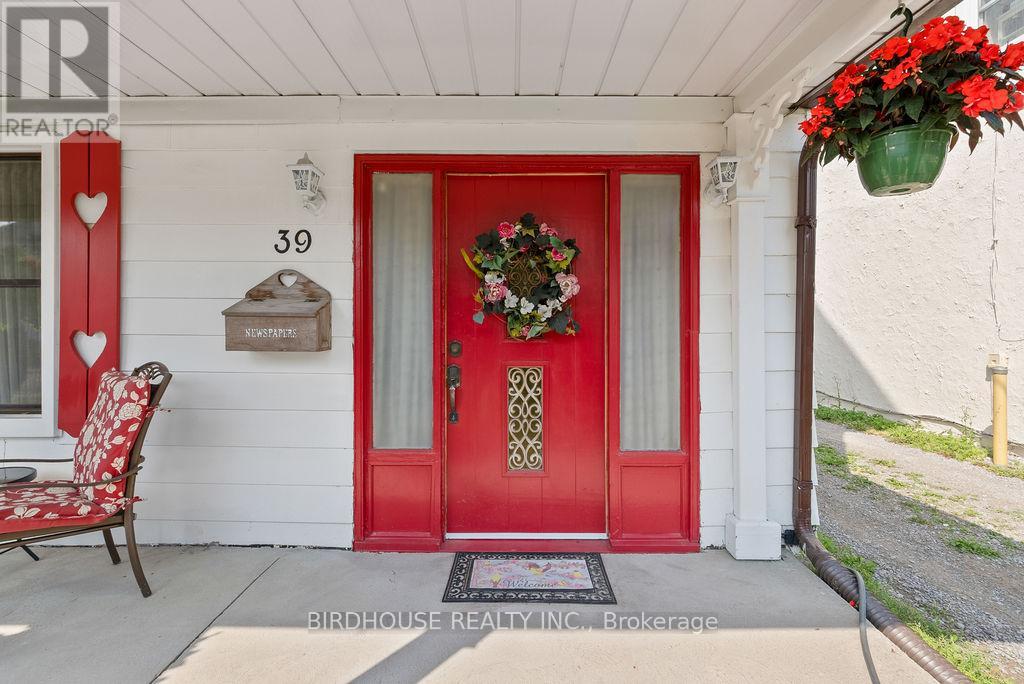 Photo 26 of 37 39 Sussex Street N, Kawartha Lakes ON