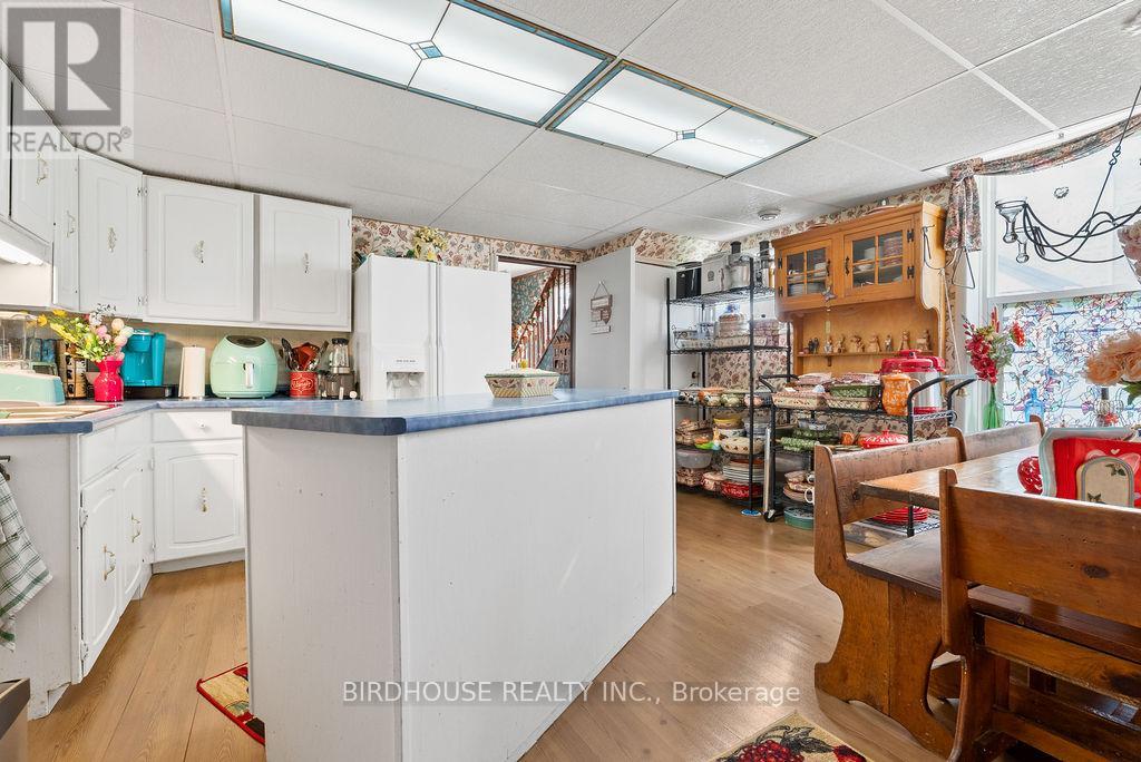 Photo 31 of 37 39 Sussex Street N, Kawartha Lakes ON