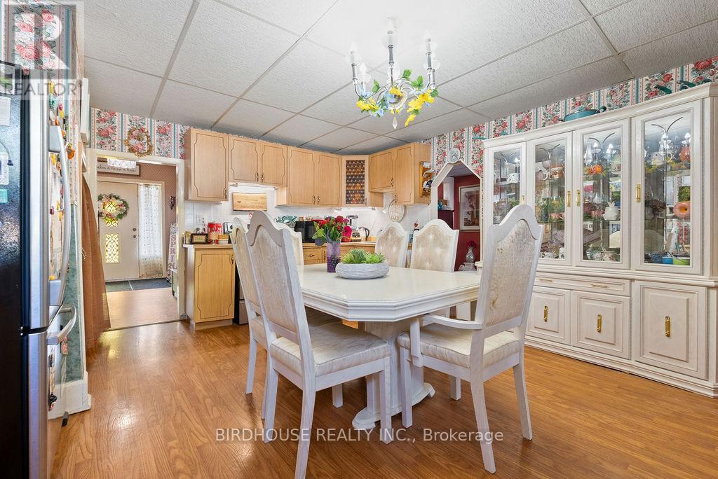 Photo 27 of 37 39 Sussex Street N, Kawartha Lakes ON