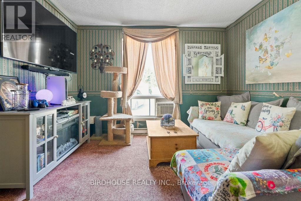 Photo 3 of 37 39 Sussex Street N, Kawartha Lakes ON