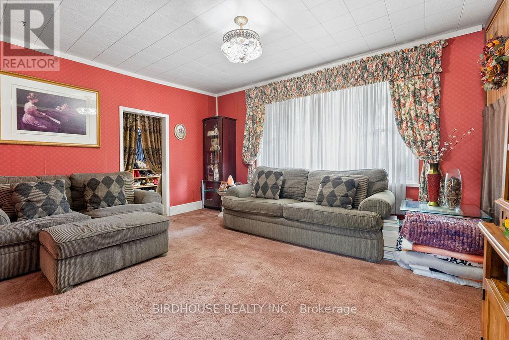 Photo 38 of 37 39 Sussex Street N, Kawartha Lakes ON