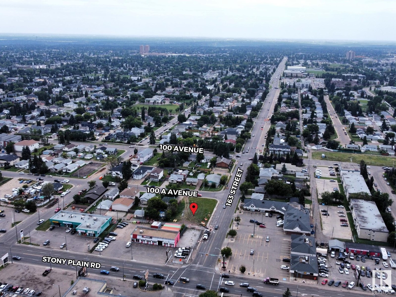 Photo 4 of 16226 100 A Av Nw, Edmonton AB