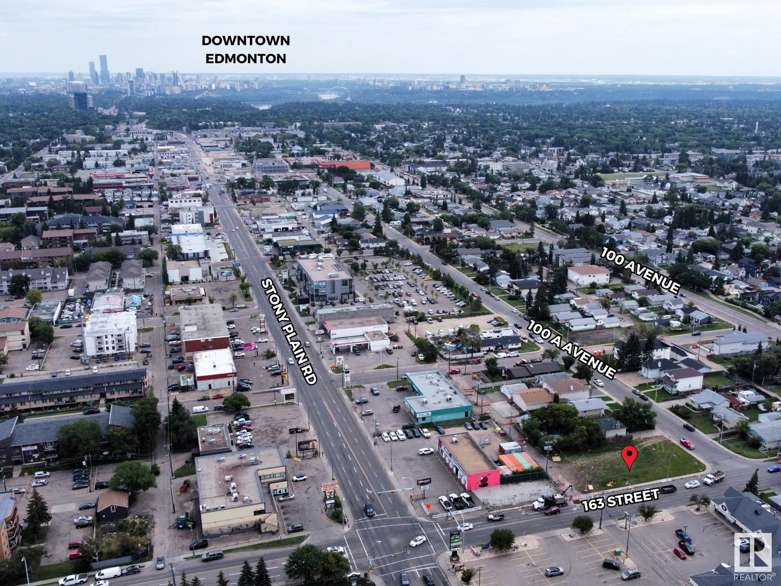 Photo 9 of 16226 100 A Av Nw, Edmonton AB