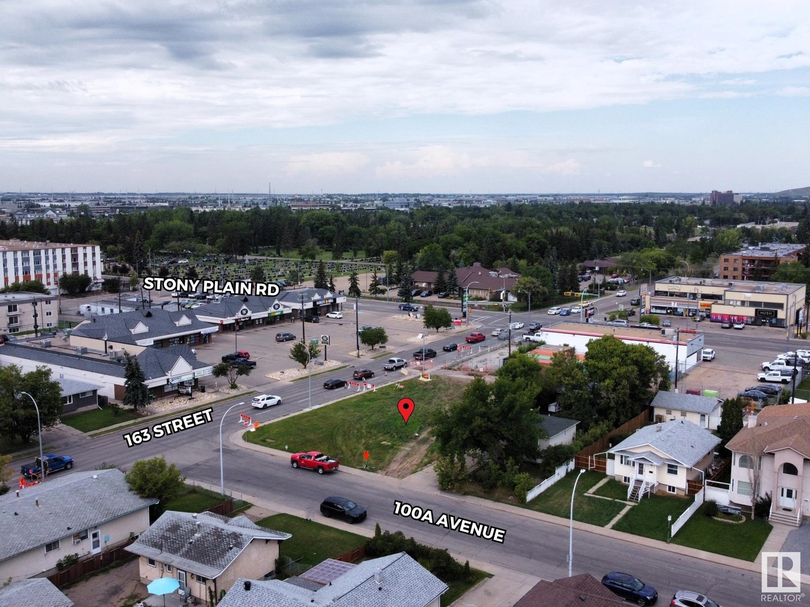 Photo 8 of 16226 100 A Av Nw, Edmonton AB