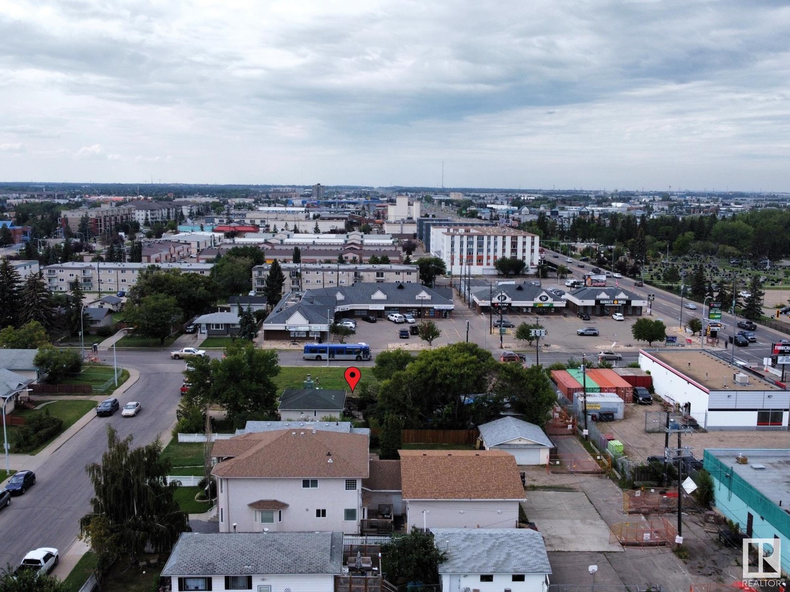 Photo 6 of 16226 100 A Av Nw, Edmonton AB