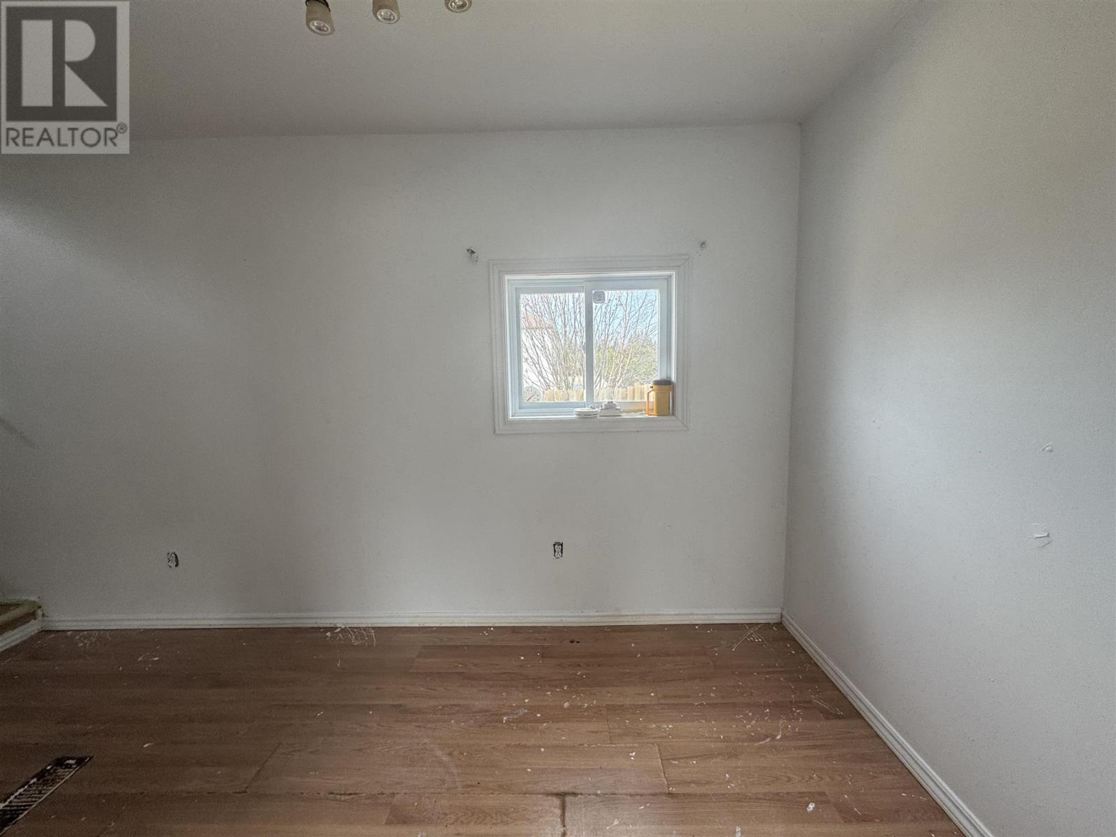 Photo 20 of 23 Ross Ave, Marathon ON