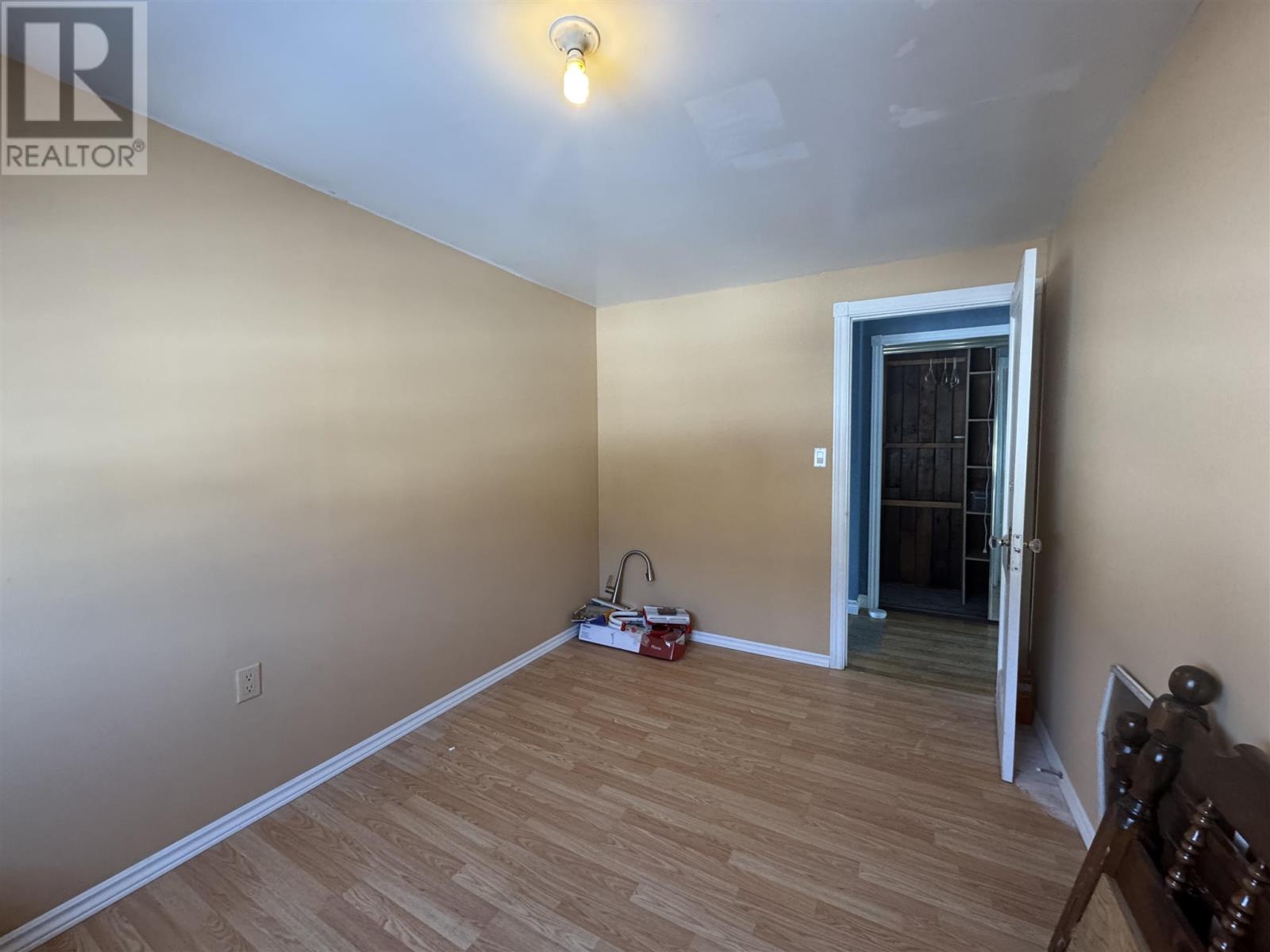 Photo 15 of 23 Ross Ave, Marathon ON