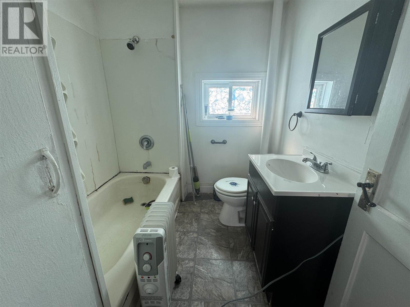 Photo 16 of 23 Ross Ave, Marathon ON