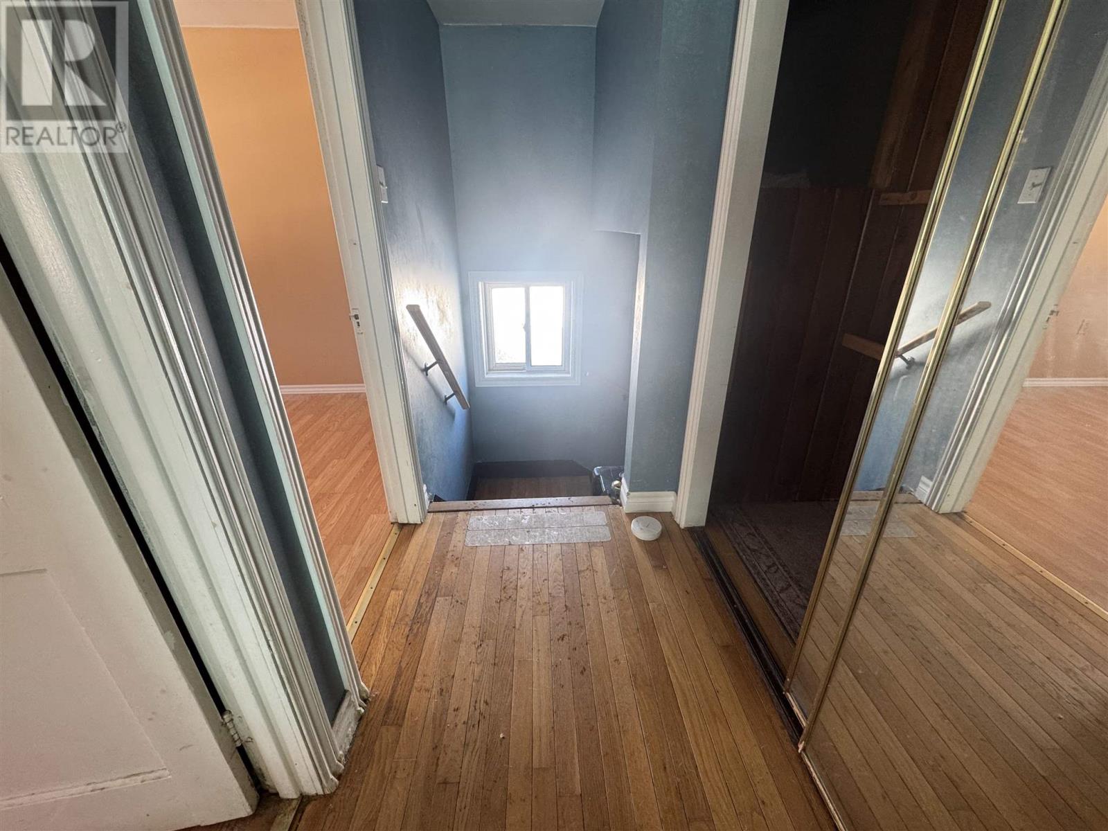 Photo 3 of 23 Ross Ave, Marathon ON