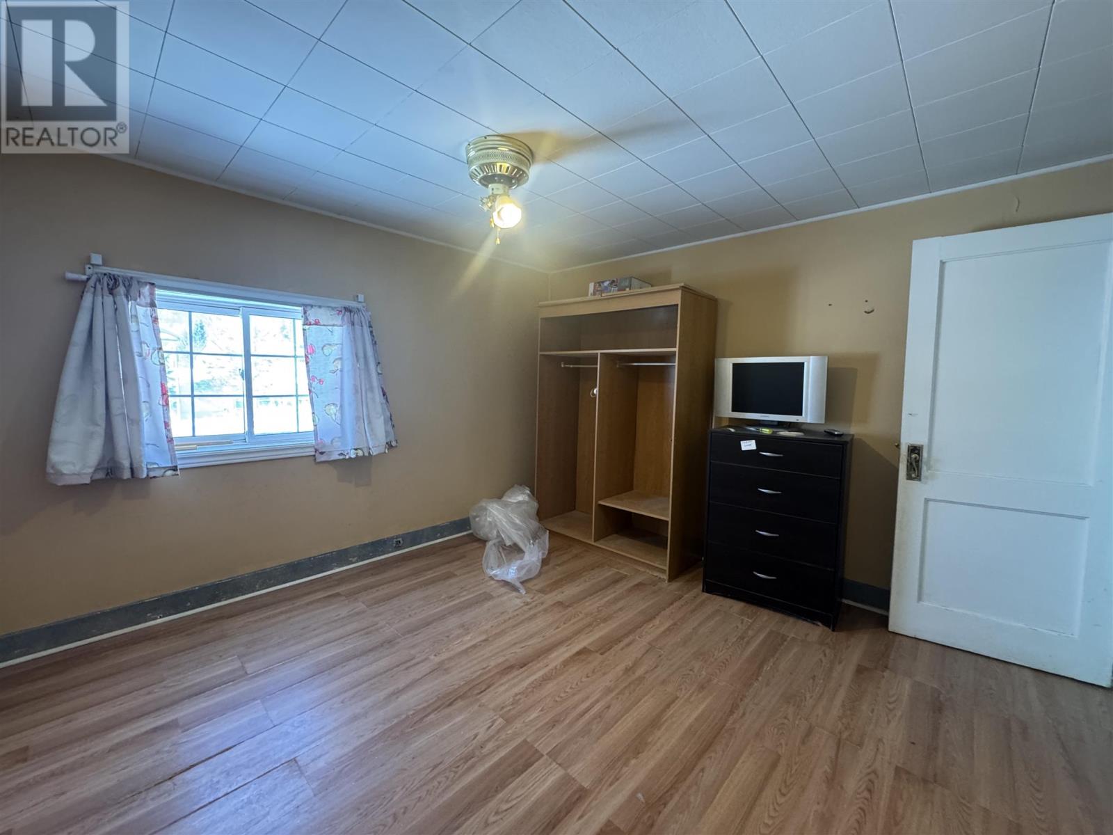 Photo 23 of 23 Ross Ave, Marathon ON