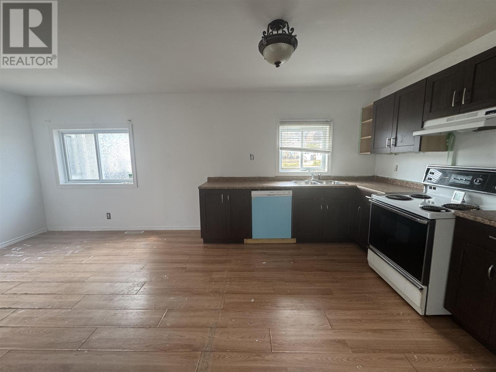 Photo 10 of 23 Ross Ave, Marathon ON
