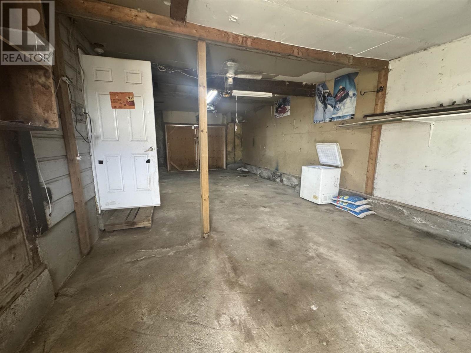 Photo 18 of 23 Ross Ave, Marathon ON