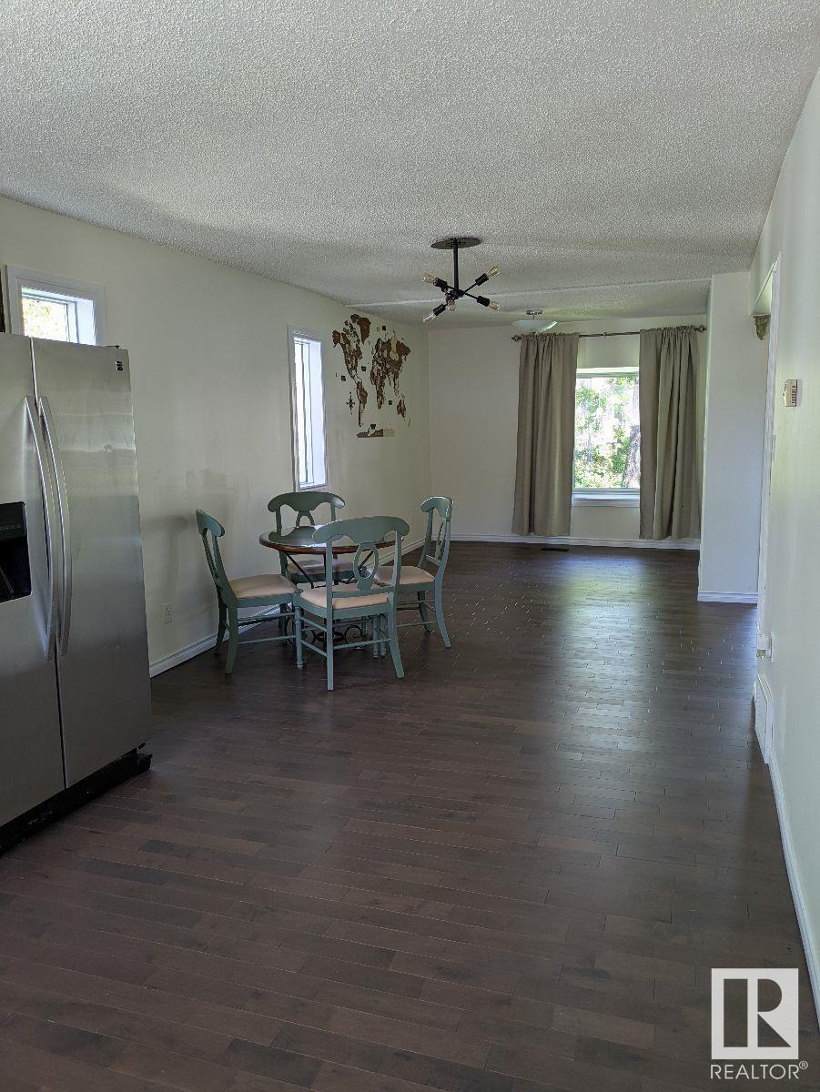 Photo 2 of 11242 95 A St Nw, Edmonton AB