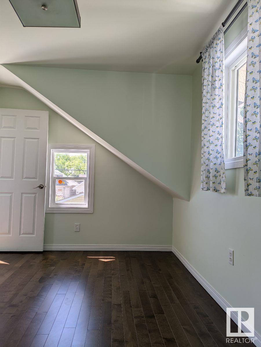 Photo 7 of 11242 95 A St Nw, Edmonton AB