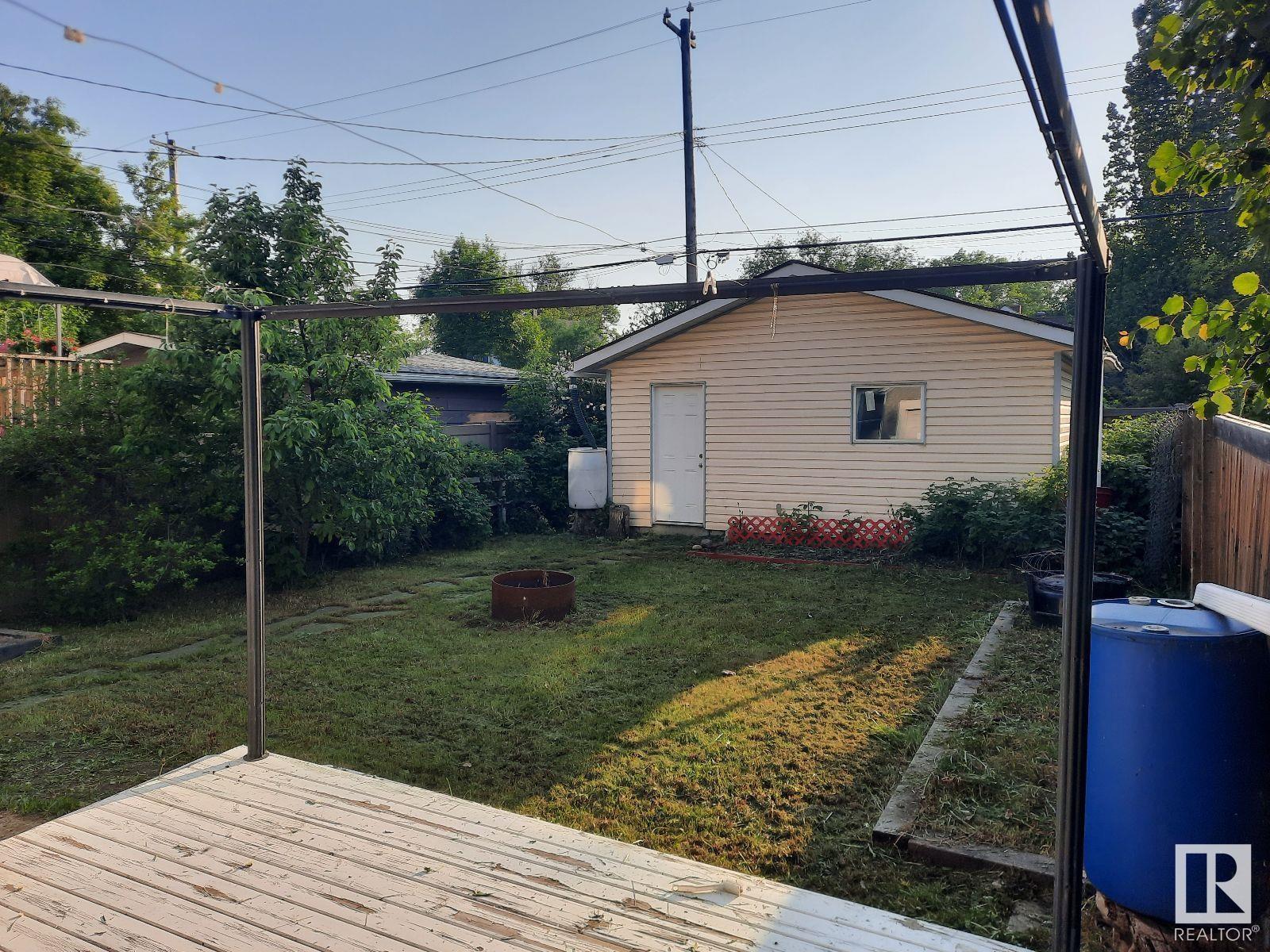 11242 95A ST NW - 5