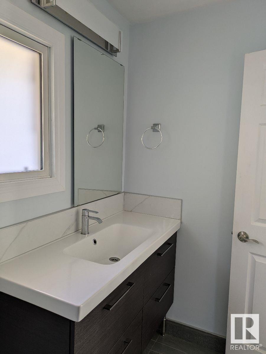Photo 37 of 11242 95 A St Nw, Edmonton AB