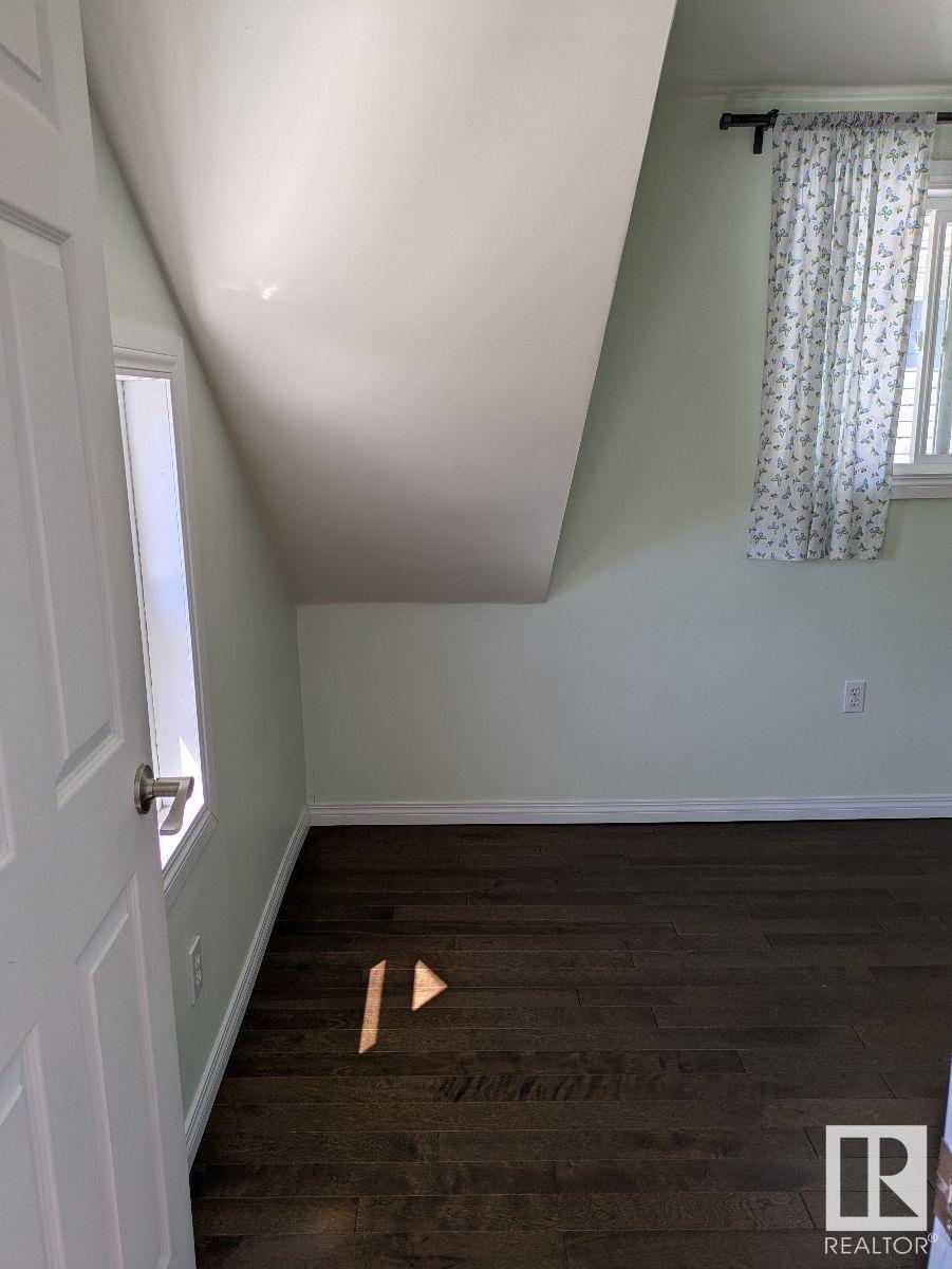 Photo 8 of 11242 95 A St Nw, Edmonton AB