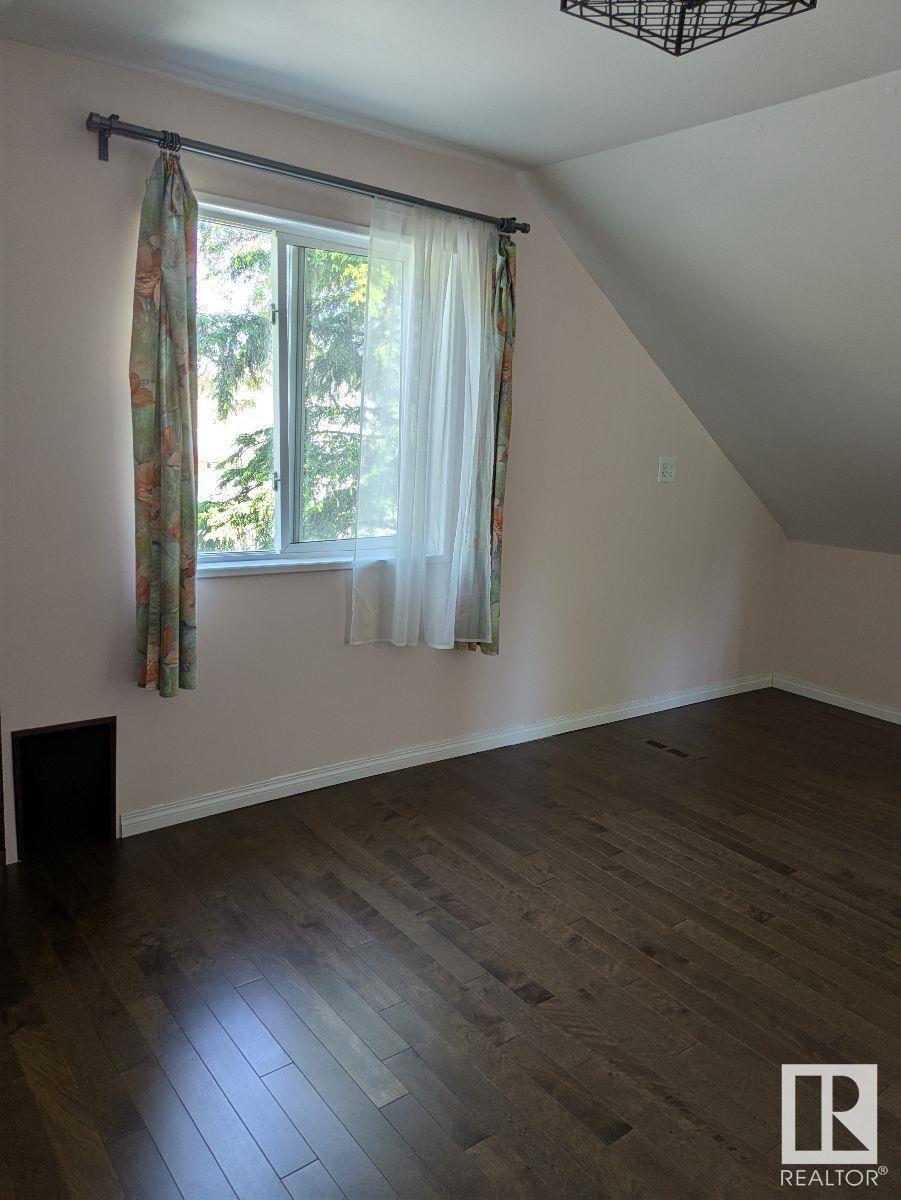 Photo 15 of 11242 95 A St Nw, Edmonton AB