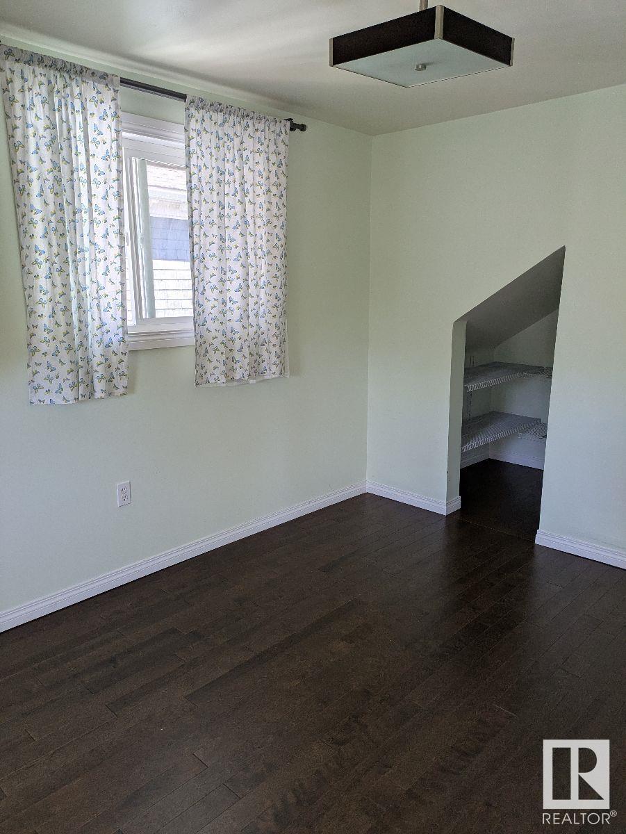 Photo 13 of 11242 95 A St Nw, Edmonton AB