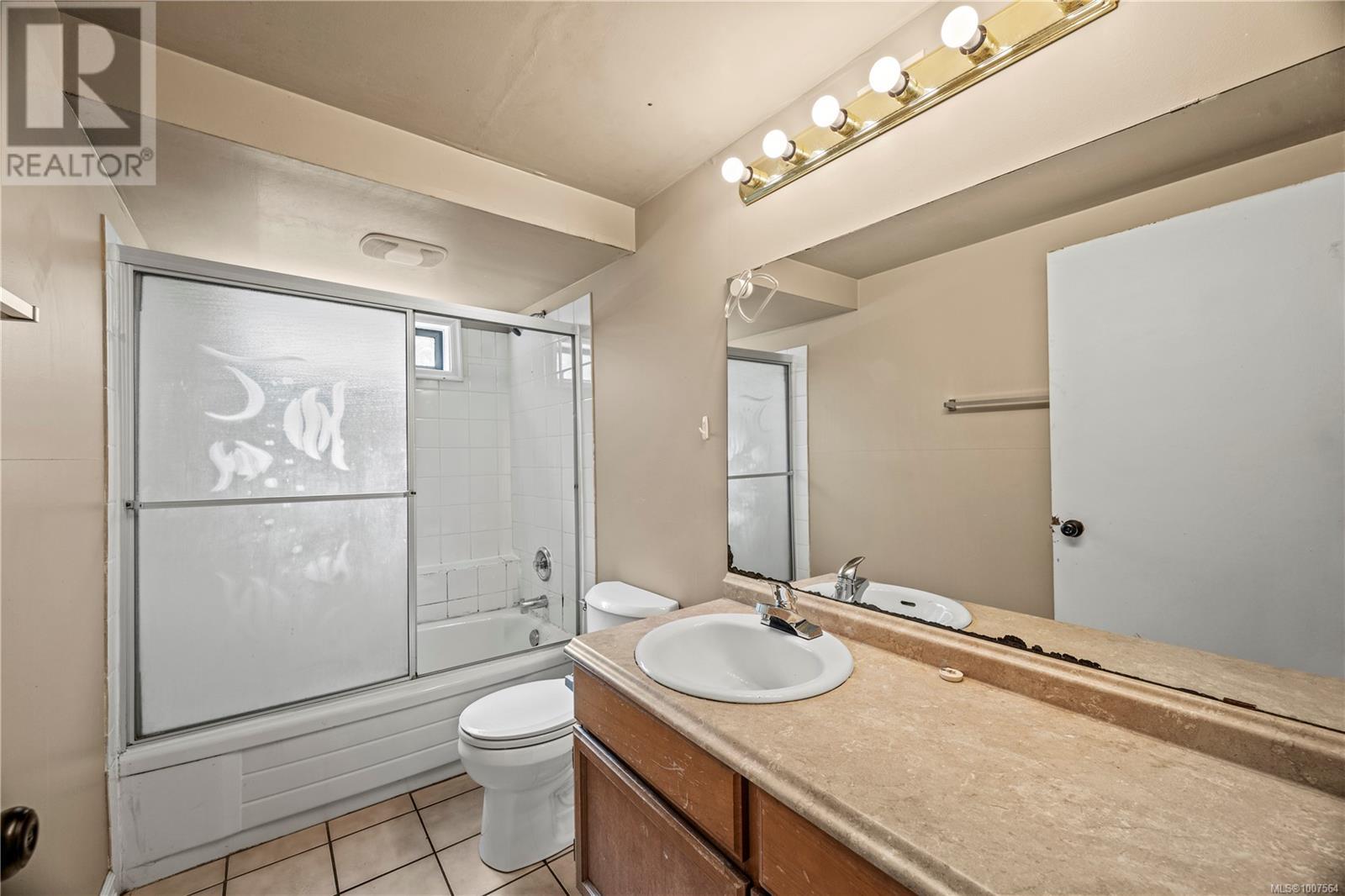 Photo 13 of 805 Kimberly Pl, Saanich BC