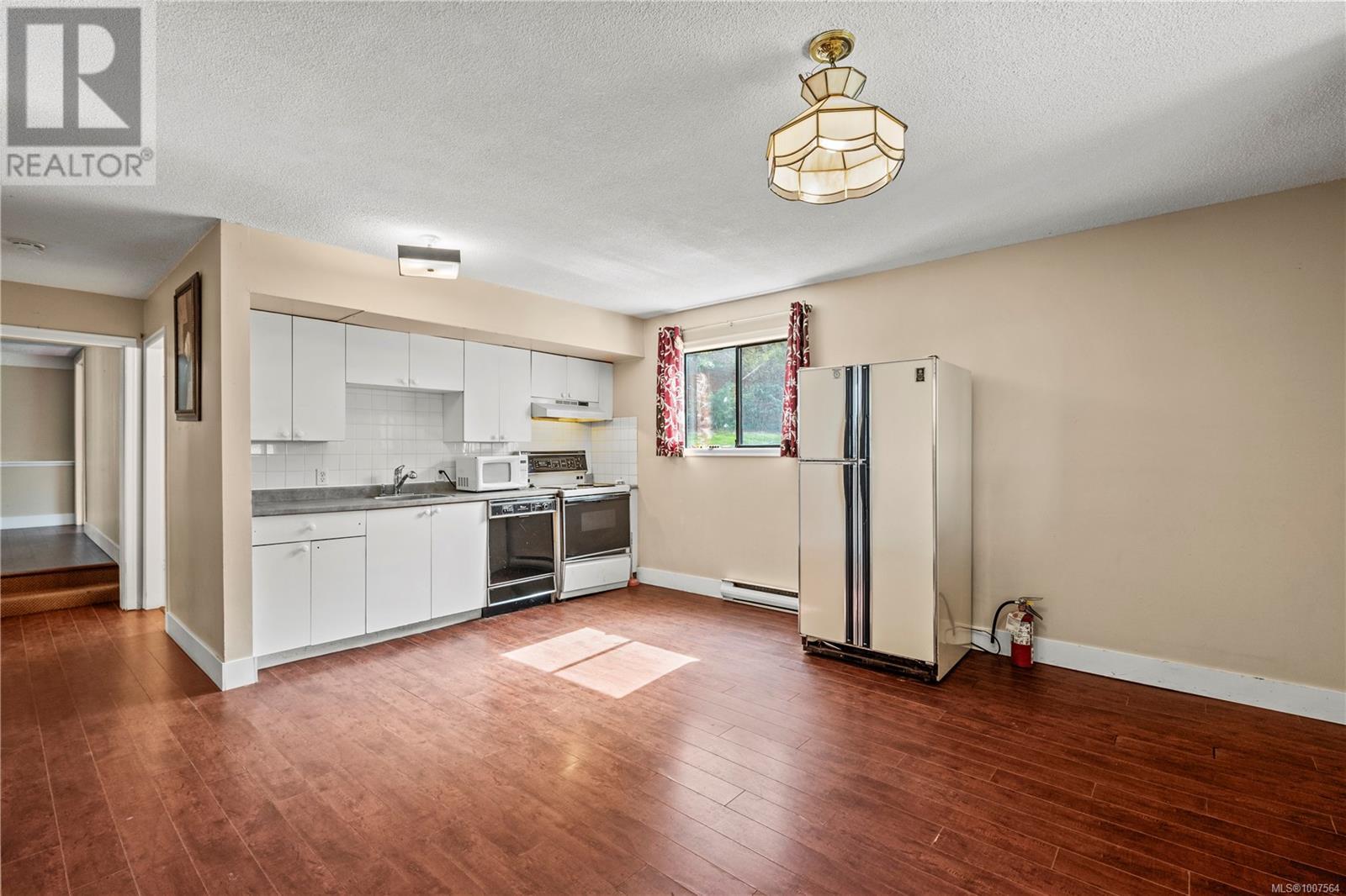 Photo 40 of 805 Kimberly Pl, Saanich BC