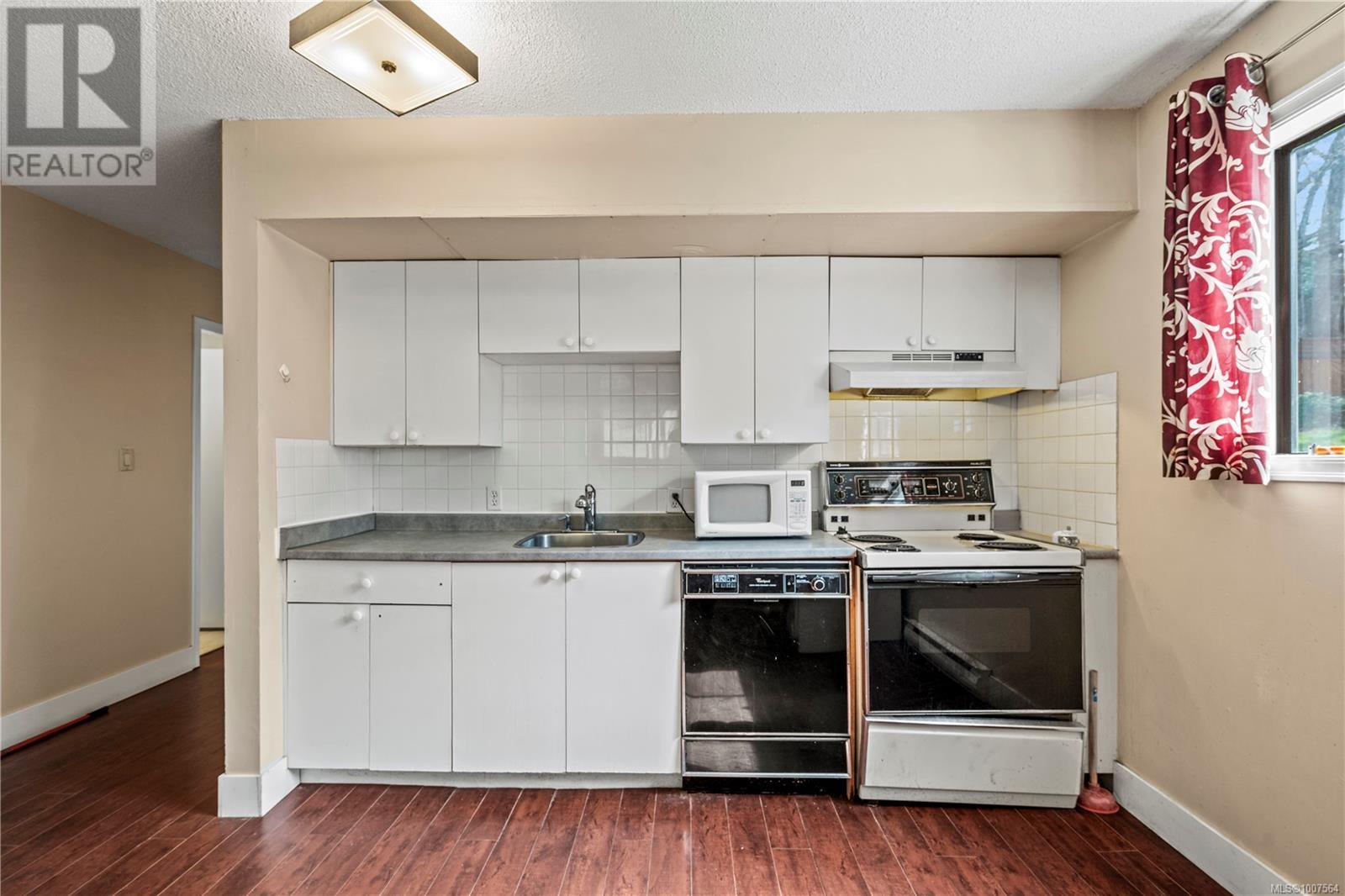 Photo 1 of 805 Kimberly Pl, Saanich BC