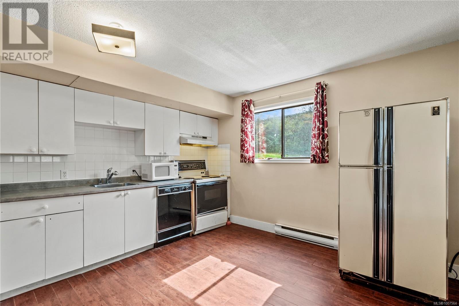 Photo 15 of 805 Kimberly Pl, Saanich BC