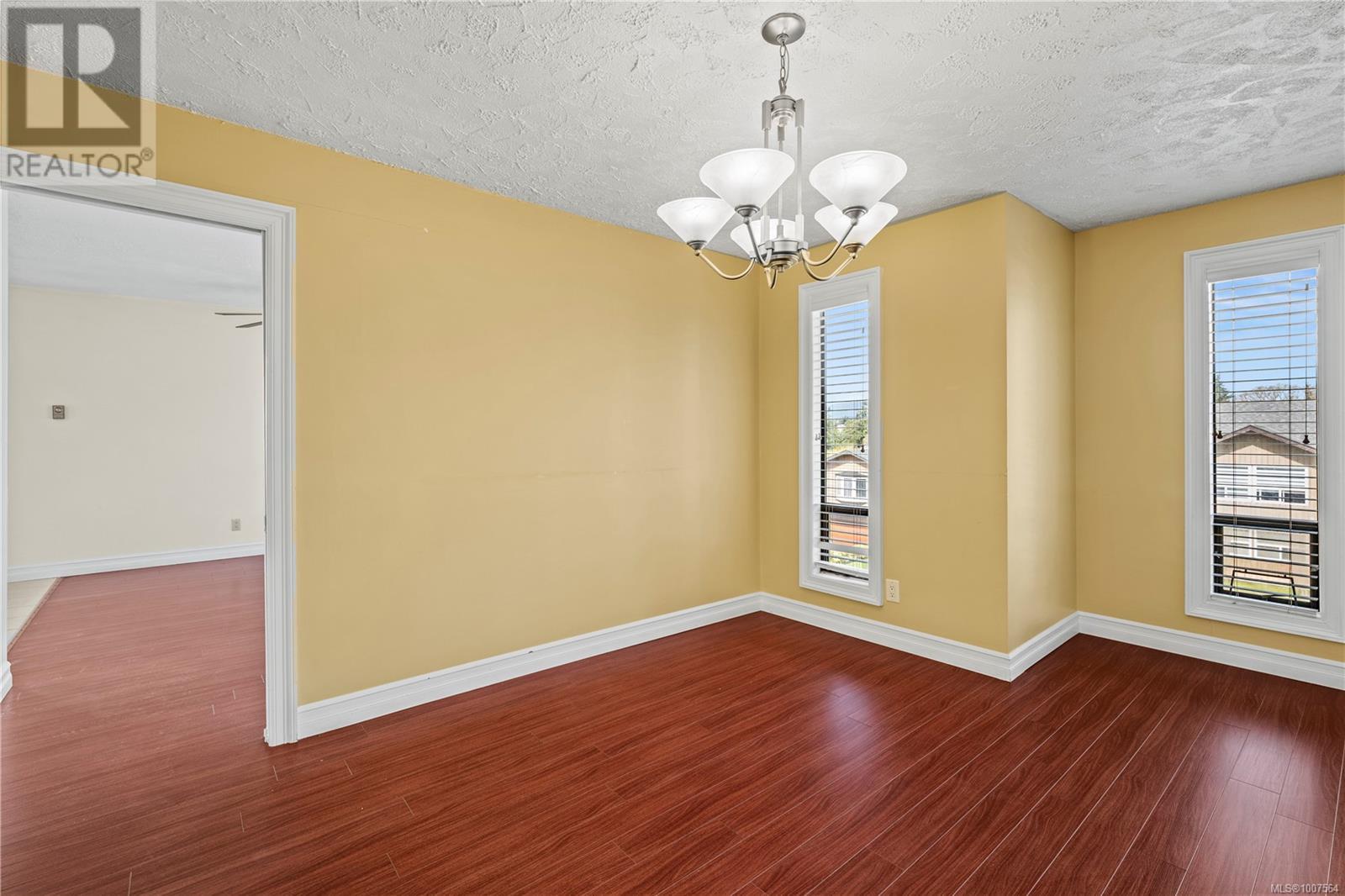 Photo 7 of 805 Kimberly Pl, Saanich BC