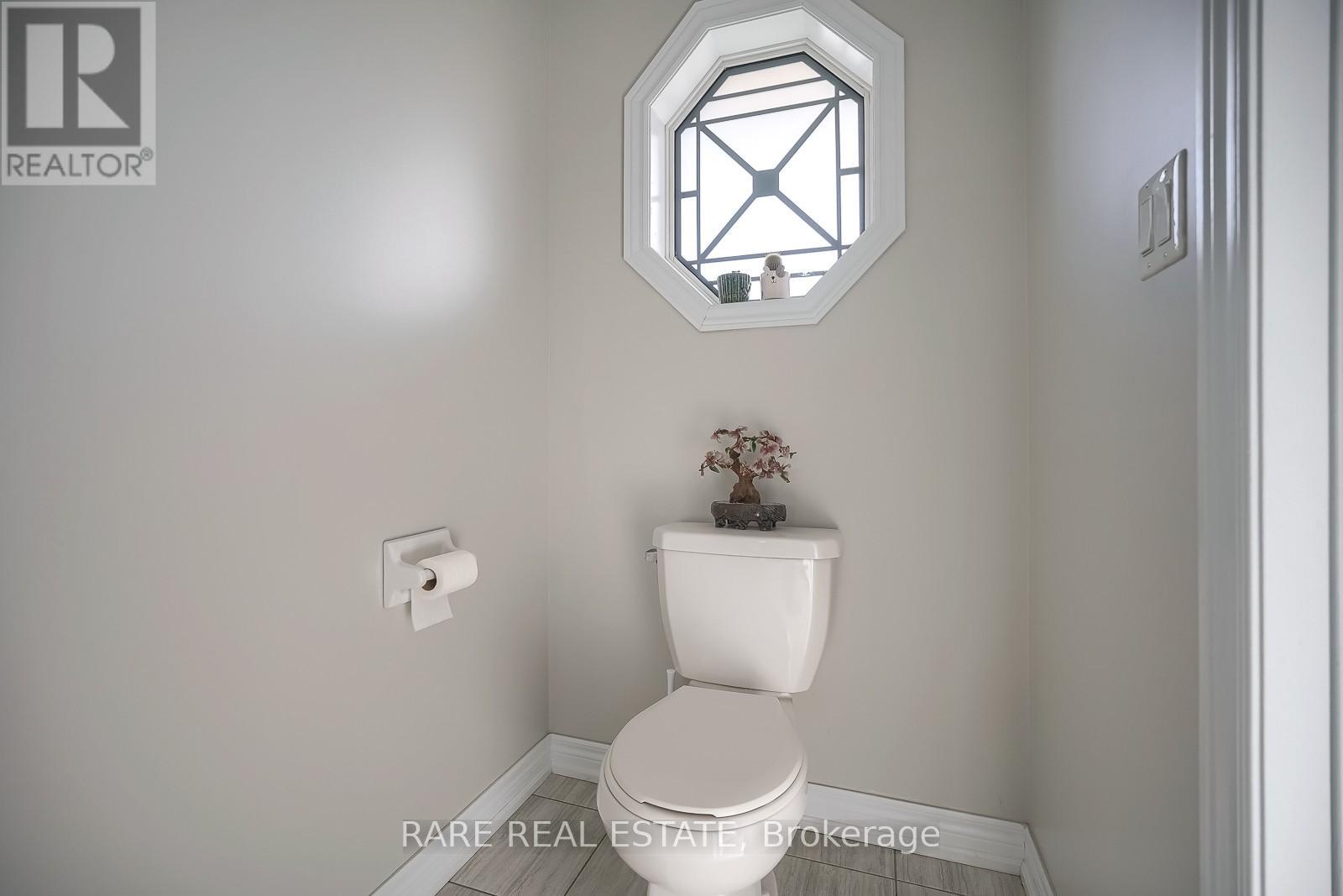 Photo 13 of 50 Henry Smith Avenue, Clarington ON