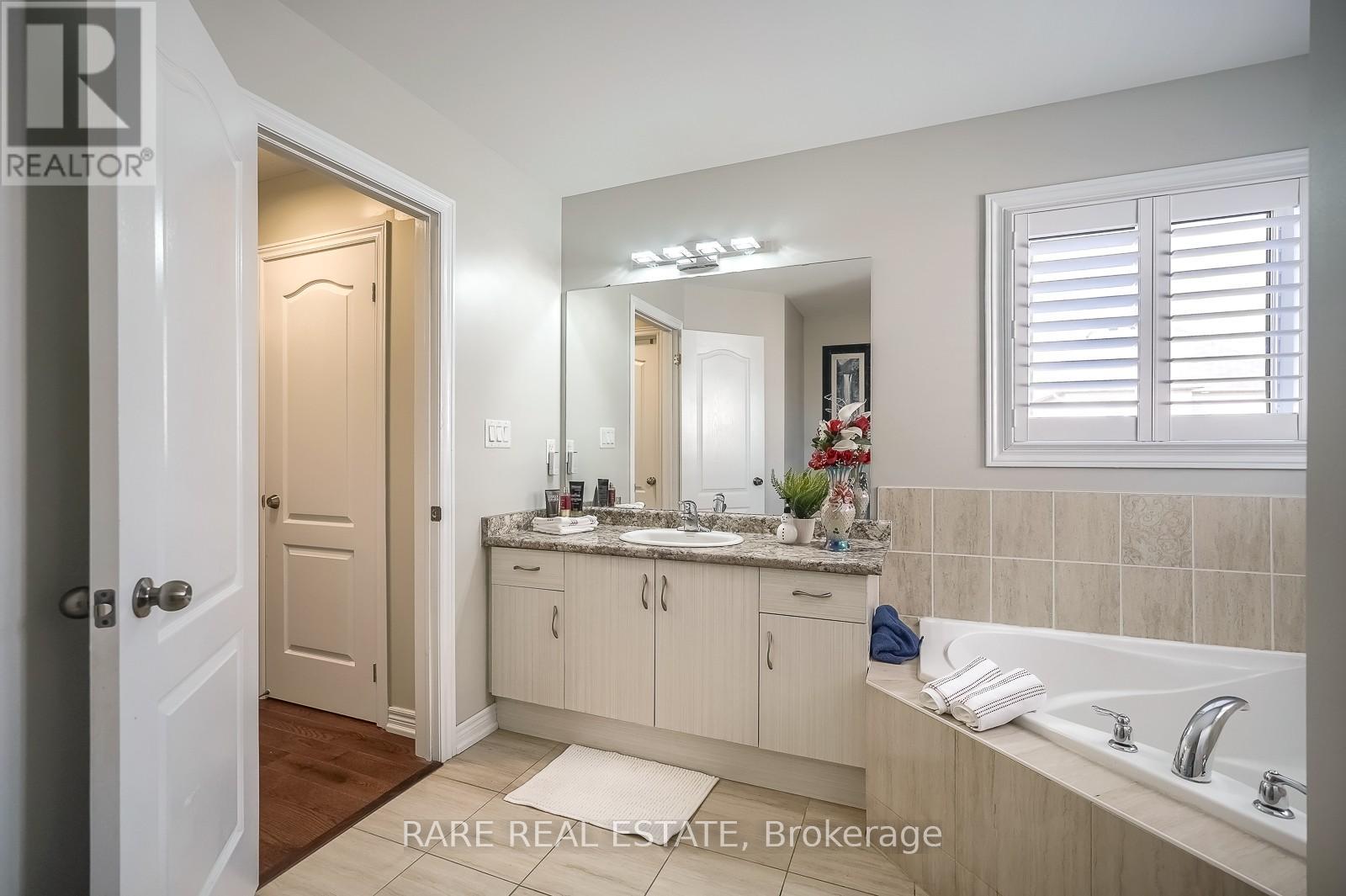 Photo 30 of 50 Henry Smith Avenue, Clarington ON