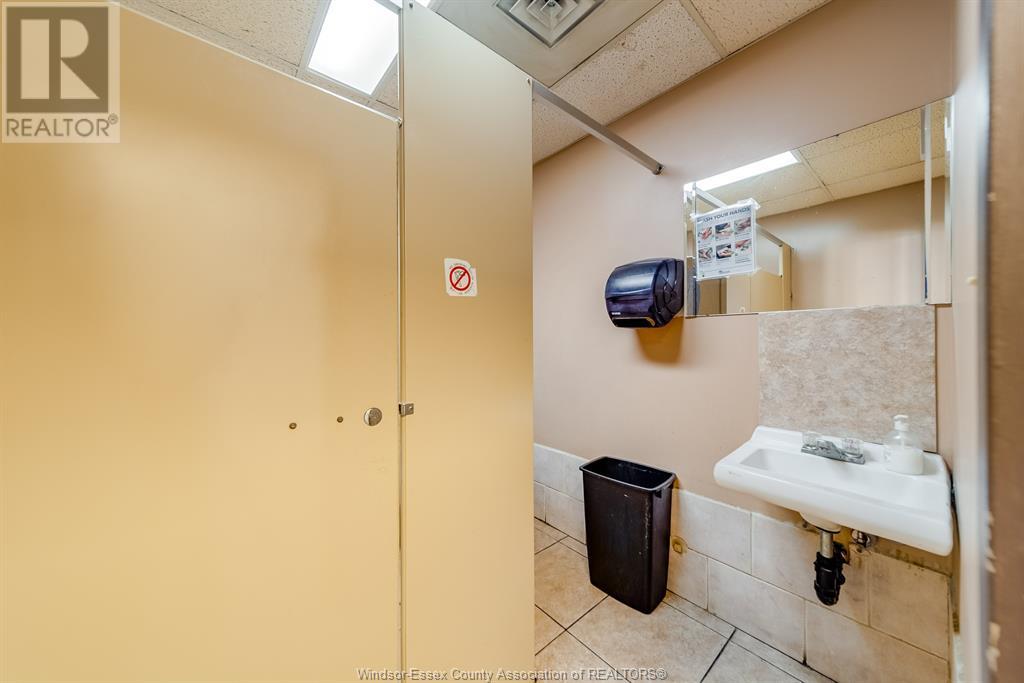 Photo 18 of 521 Tecumseh Road East, Windsor ON