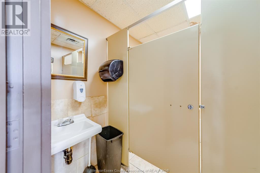Photo 31 of 521 Tecumseh Road East, Windsor ON